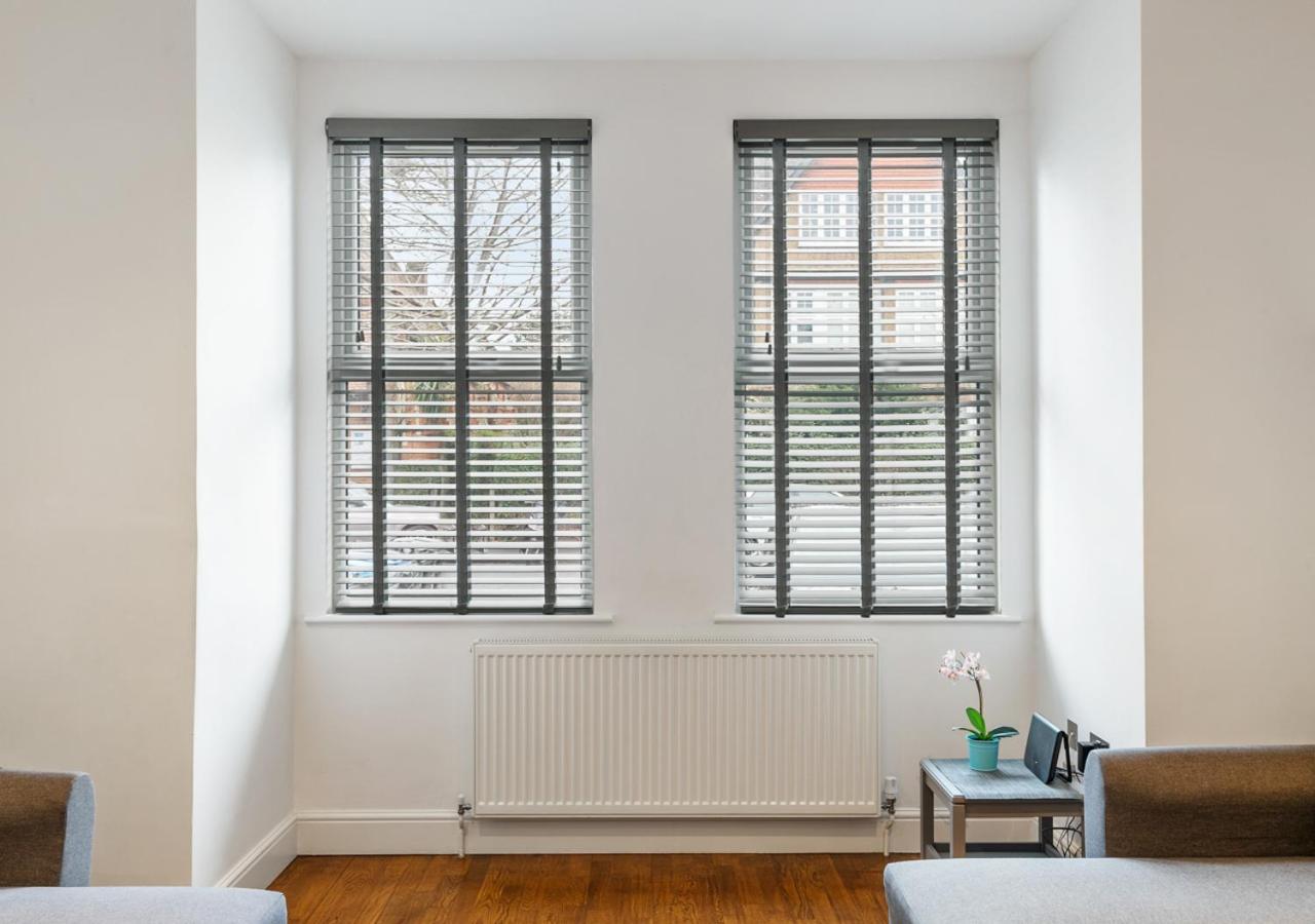 Two Bed Flat In Bush Hill Park Apartment เอนฟิลด์ ภายนอก รูปภาพ