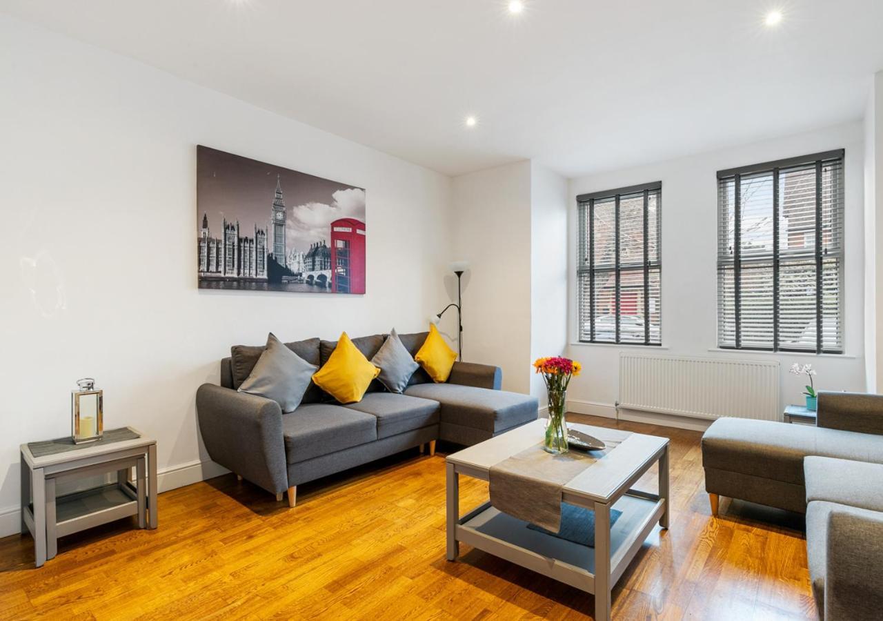 Two Bed Flat In Bush Hill Park Apartment เอนฟิลด์ ภายนอก รูปภาพ