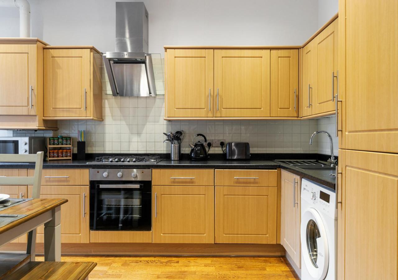 Two Bed Flat In Bush Hill Park Apartment เอนฟิลด์ ภายนอก รูปภาพ