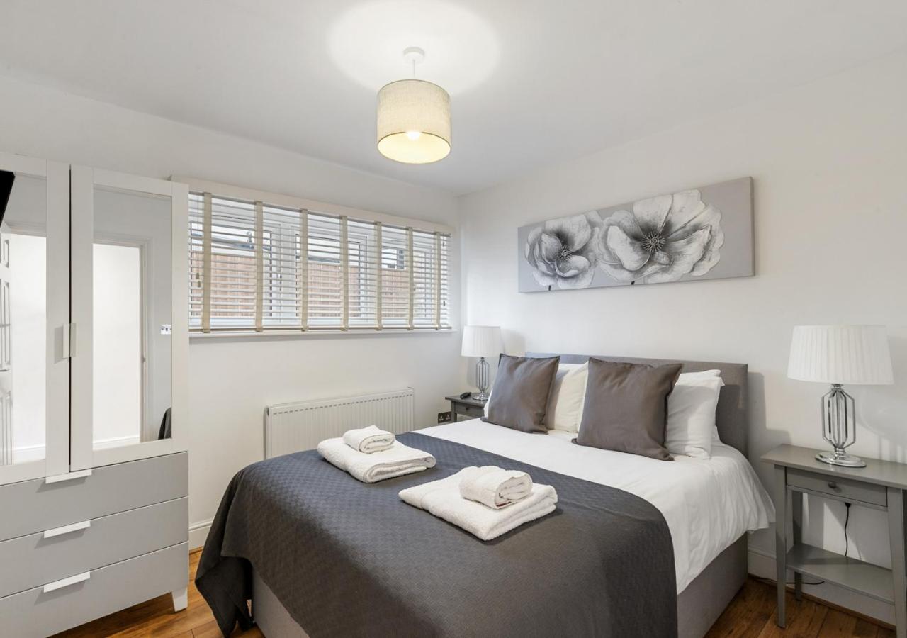 Two Bed Flat In Bush Hill Park Apartment เอนฟิลด์ ภายนอก รูปภาพ