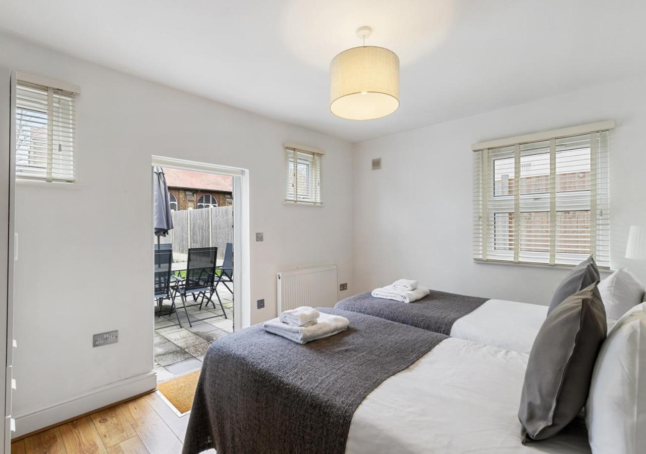 Two Bed Flat In Bush Hill Park Apartment เอนฟิลด์ ภายนอก รูปภาพ