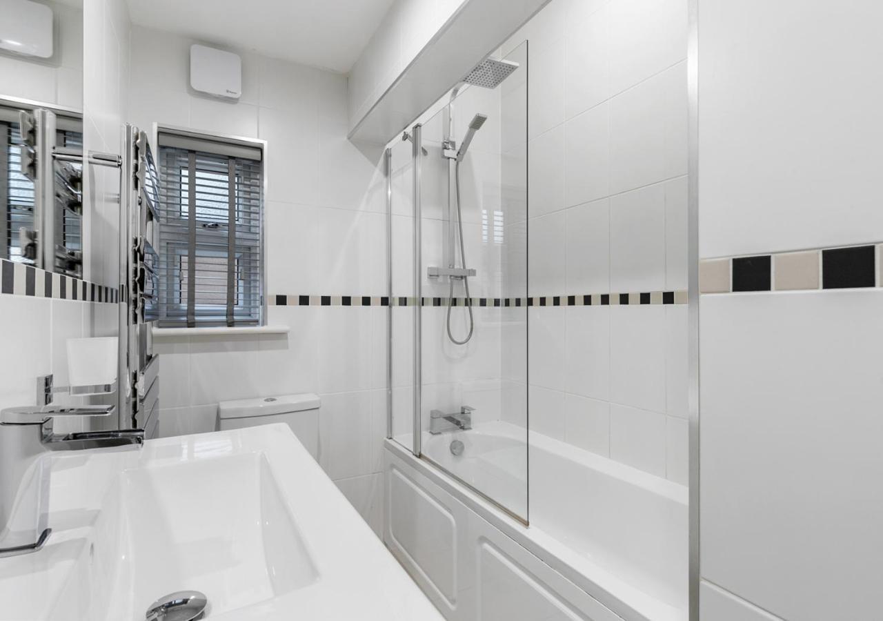 Two Bed Flat In Bush Hill Park Apartment เอนฟิลด์ ภายนอก รูปภาพ