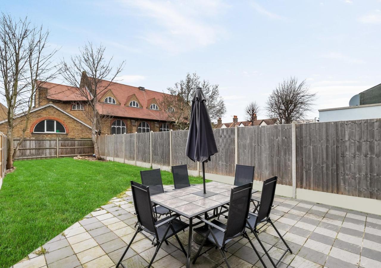 Two Bed Flat In Bush Hill Park Apartment เอนฟิลด์ ภายนอก รูปภาพ