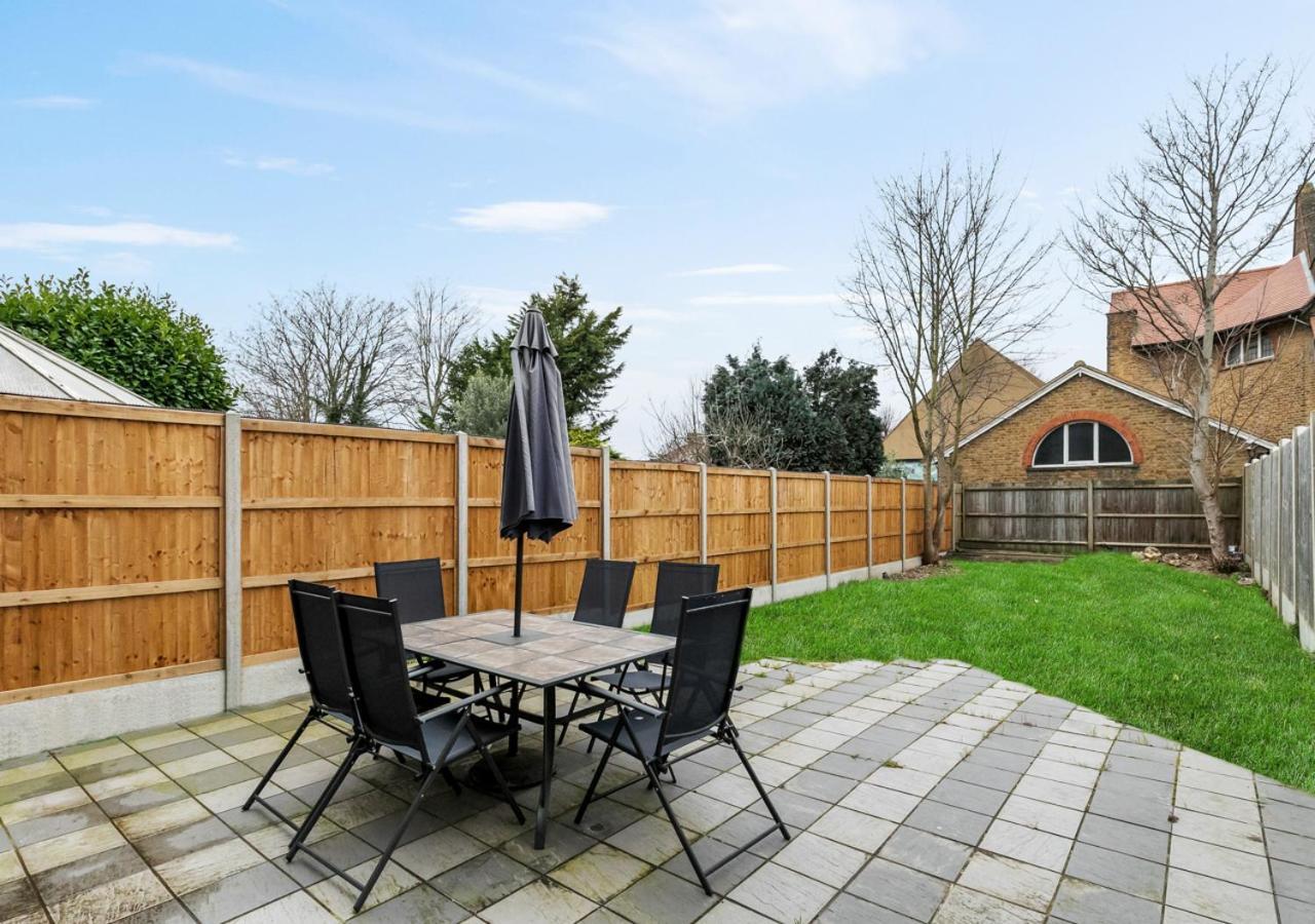 Two Bed Flat In Bush Hill Park Apartment เอนฟิลด์ ภายนอก รูปภาพ