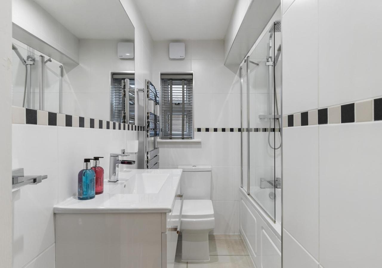 Two Bed Flat In Bush Hill Park Apartment เอนฟิลด์ ภายนอก รูปภาพ