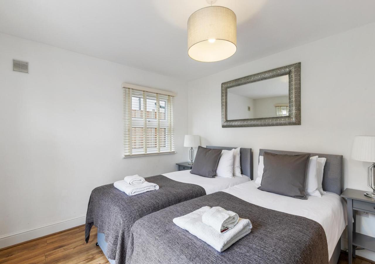 Two Bed Flat In Bush Hill Park Apartment เอนฟิลด์ ภายนอก รูปภาพ