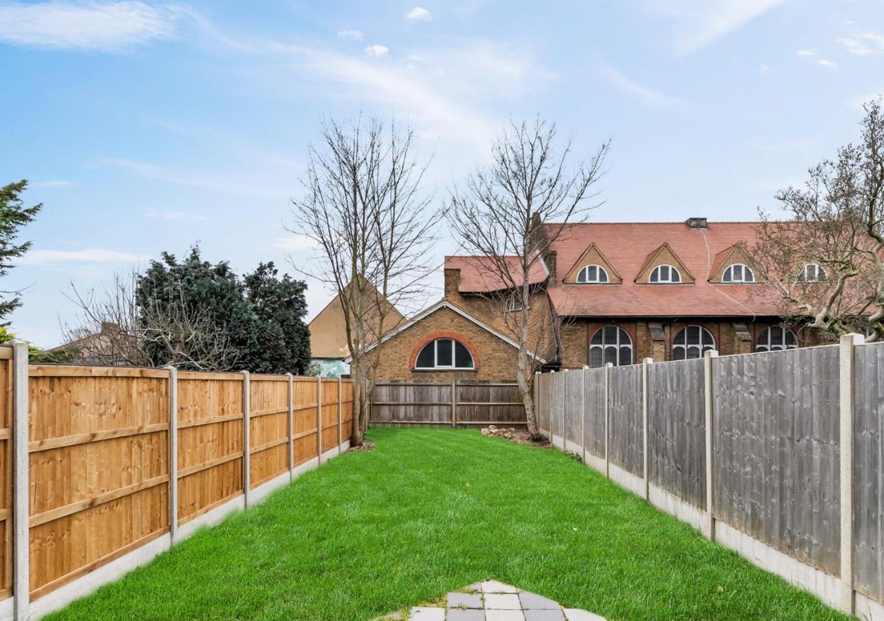 Two Bed Flat In Bush Hill Park Apartment เอนฟิลด์ ภายนอก รูปภาพ