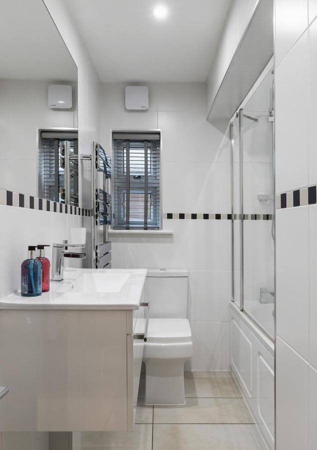 Two Bed Flat In Bush Hill Park Apartment เอนฟิลด์ ภายนอก รูปภาพ