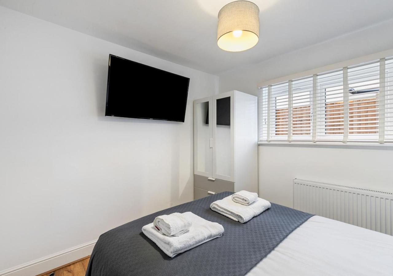 Two Bed Flat In Bush Hill Park Apartment เอนฟิลด์ ภายนอก รูปภาพ